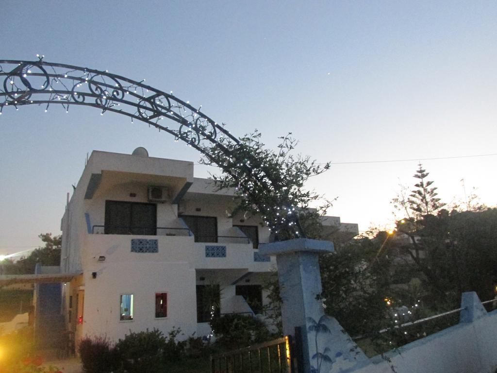 Eleni'S Apartments Afantou Bilik gambar