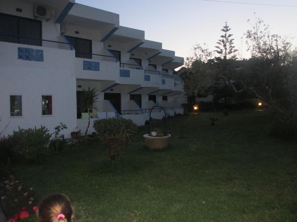 Eleni'S Apartments Afantou Bilik gambar